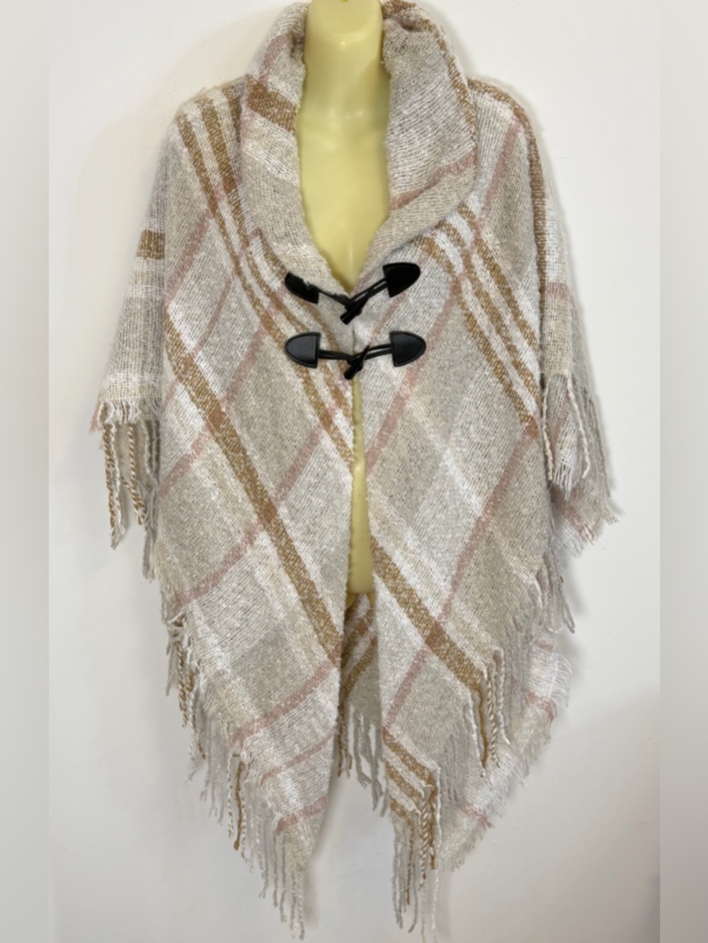 Accessory St Plaid Knit Cape